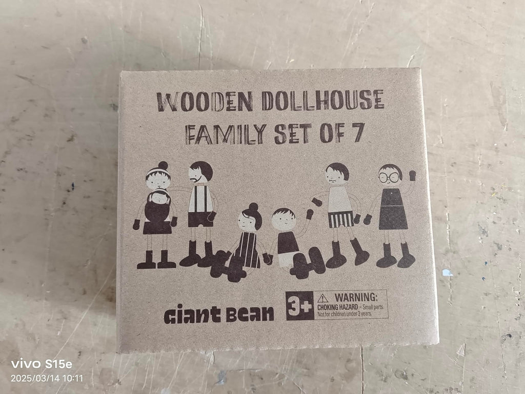 Wooden Family Dolls Set of 7 B56038